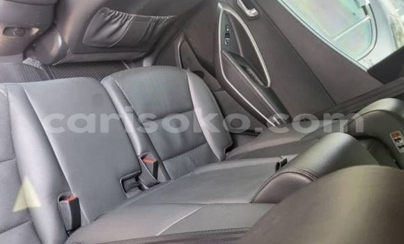 Acheter Occasion Voiture Hyundai Santa Fe Blanc à Kigali, Rwanda Acheter Occasion Voiture Hyundai Santa Fe Blanc à Kigali, Rwanda