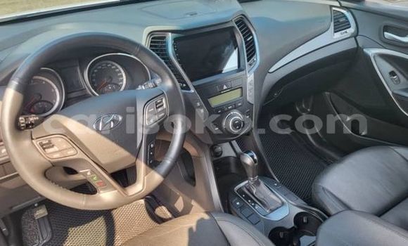 Acheter Occasion Voiture Hyundai Santa Fe Blanc à Kigali, Rwanda Acheter Occasion Voiture Hyundai Santa Fe Blanc à Kigali, Rwanda