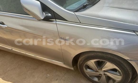 Acheter Occasion Voiture Hyundai Santa Fe Gris à Kigali, Rwanda Acheter Occasion Voiture Hyundai Santa Fe Gris à Kigali, Rwanda