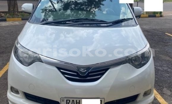 Acheter Occasion Voiture Toyota Estima Blanc à Kigali, Rwanda Acheter Occasion Voiture Toyota Estima Blanc à Kigali, Rwanda