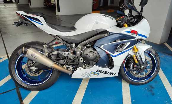Sayi Na hannu Suzuki GSX–R Blanc Motsi in Kigali a Rwanda