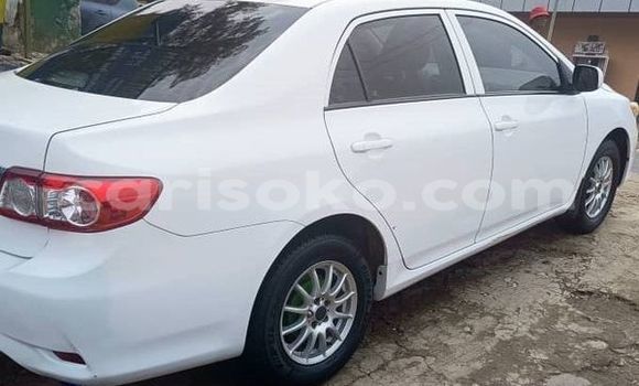 Acheter Occasion Voiture Toyota Corolla Blanc à Kigali, Rwanda Acheter Occasion Voiture Toyota Corolla Blanc à Kigali, Rwanda