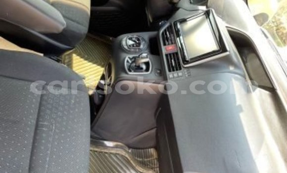 Acheter Occasion Voiture Toyota Noah Gris à Kigali, Rwanda Acheter Occasion Voiture Toyota Noah Gris à Kigali, Rwanda