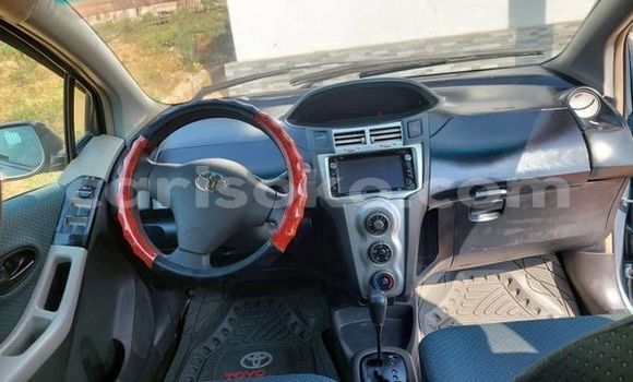 Acheter Occasion Voiture Toyota Vitz Gris à Kigali, Rwanda Acheter Occasion Voiture Toyota Vitz Gris à Kigali, Rwanda