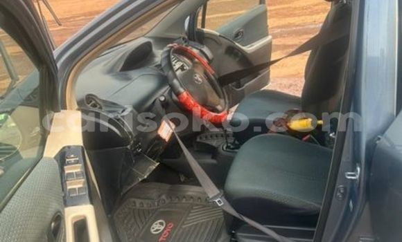 Acheter Occasion Voiture Toyota Vitz Gris à Kigali, Rwanda Acheter Occasion Voiture Toyota Vitz Gris à Kigali, Rwanda