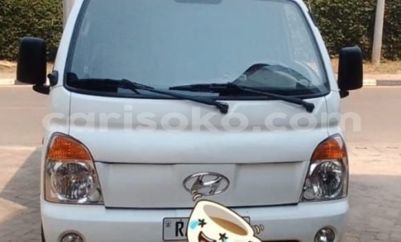 Acheter Occasion Voiture Hyundai Cargo Blanc à Kigali, Rwanda Acheter Occasion Voiture Hyundai Cargo Blanc à Kigali, Rwanda