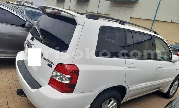 Buy Used Toyota Highlander White Car in Kigali in Rwanda