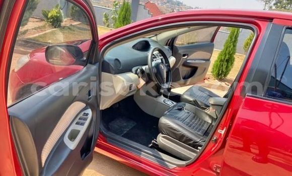 Acheter Occasion Voiture Toyota Yaris Rouge à Kigali, Rwanda Acheter Occasion Voiture Toyota Yaris Rouge à Kigali, Rwanda
