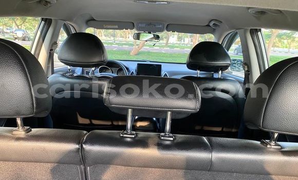 Acheter Occasion Voiture Toyota Corolla Blanc à Kigali, Rwanda Acheter Occasion Voiture Toyota Corolla Blanc à Kigali, Rwanda