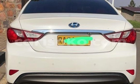 Acheter Occasion Voiture Hyundai Sonata Blanc à Kigali, Rwanda Acheter Occasion Voiture Hyundai Sonata Blanc à Kigali, Rwanda