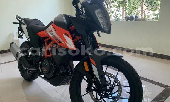 Sayi Na hannu KTM Duke Noir Motsi in Kigali a Rwanda