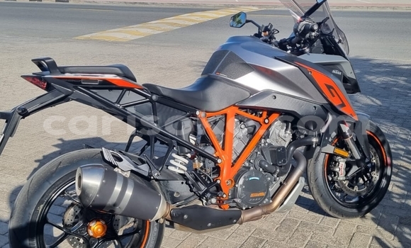 Sayi Na hannu KTM SuperDuke Autre Motsi in Kigali a Rwanda