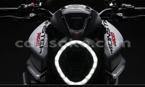 Acheter Occasion Moto Ducati Monster Blanc à Kigali, Rwanda Acheter Occasion Moto Ducati Monster Blanc à Kigali, Rwanda