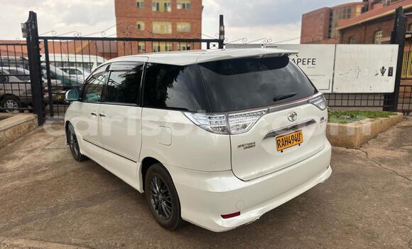 Acheter Occasion Voiture Toyota Estima White à Kigali, Rwanda Acheter Occasion Voiture Toyota Estima White à Kigali, Rwanda