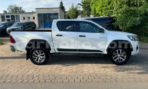 Acheter Occasion Voiture Toyota Axio Autre à Gikongoro, Gikongoro Acheter Occasion Voiture Toyota Axio Autre à Gikongoro, Gikongoro