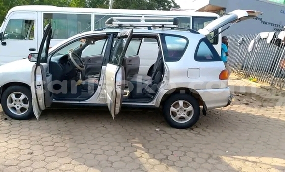 Sayi Na hannu Toyota Prius Alpha Autre Mota in Kigali a Rwanda Sayi Na hannu Toyota Prius Alpha Autre Mota in Kigali a Rwanda