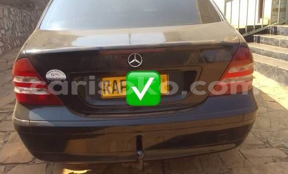 Acheter Occasion Voiture Mercedes-Benz C–Class Bleu à Cyangugu, Cyangugu Acheter Occasion Voiture Mercedes-Benz C–Class Bleu à Cyangugu, Cyangugu
