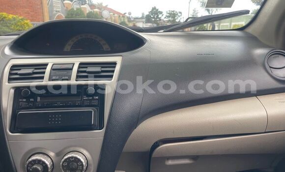 Acheter Occasion Voiture Toyota Yaris Noir à Gasarenda, Rwanda Acheter Occasion Voiture Toyota Yaris Noir à Gasarenda, Rwanda