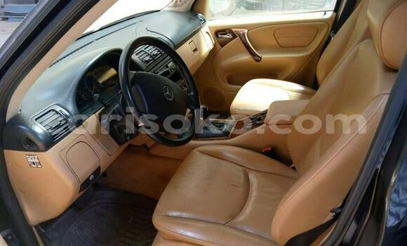 Acheter Occasion Voiture Mercedes-Benz ML–Class Noir à Gikongoro, Gikongoro Acheter Occasion Voiture Mercedes-Benz ML–Class Noir à Gikongoro, Gikongoro