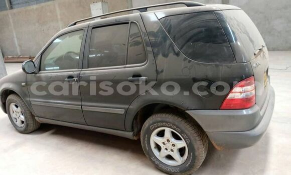 Acheter Occasion Voiture Mercedes-Benz ML–Class Noir à Gikongoro, Gikongoro Acheter Occasion Voiture Mercedes-Benz ML–Class Noir à Gikongoro, Gikongoro