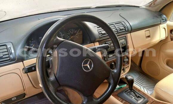 Acheter Occasion Voiture Mercedes-Benz ML–Class Noir à Gikongoro, Gikongoro Acheter Occasion Voiture Mercedes-Benz ML–Class Noir à Gikongoro, Gikongoro