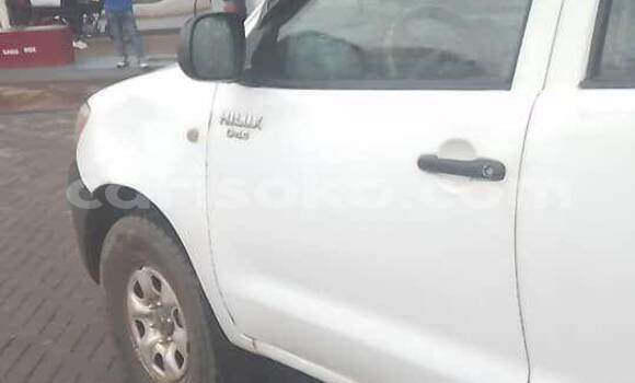 Buy Used Toyota Hilux White Car in Gicumbi in Rwanda Buy Used Toyota Hilux White Car in Gicumbi in Rwanda