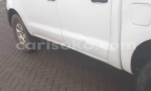 Buy Used Toyota Hilux White Car in Gicumbi in Rwanda Buy Used Toyota Hilux White Car in Gicumbi in Rwanda