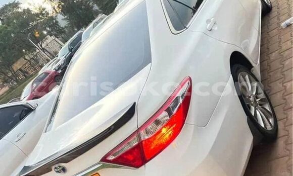 Acheter Occasion Voiture Toyota Camry Blanc à Gasarenda, Rwanda Acheter Occasion Voiture Toyota Camry Blanc à Gasarenda, Rwanda