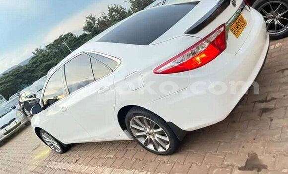 Acheter Occasion Voiture Toyota Camry Blanc à Gasarenda, Rwanda Acheter Occasion Voiture Toyota Camry Blanc à Gasarenda, Rwanda