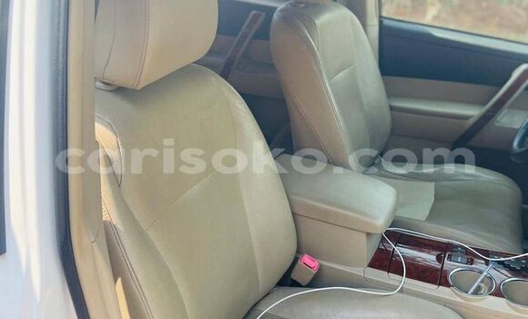 Buy Used Toyota Highlander White Car in Gikongoro in Gikongoro Buy Used Toyota Highlander White Car in Gikongoro in Gikongoro