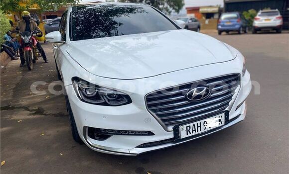 Acheter Occasion Voiture Hyundai Grandeur White à Gasarenda, Rwanda