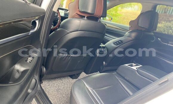 Acheter Occasion Voiture Hyundai Grandeur White à Gasarenda, Rwanda Acheter Occasion Voiture Hyundai Grandeur White à Gasarenda, Rwanda