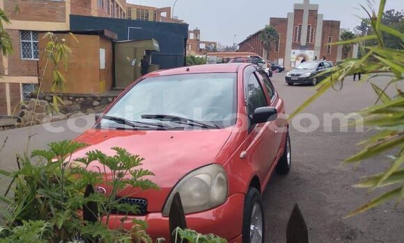 Acheter Occasion Voiture Toyota Yaris Rouge à Gasarenda, Rwanda Acheter Occasion Voiture Toyota Yaris Rouge à Gasarenda, Rwanda