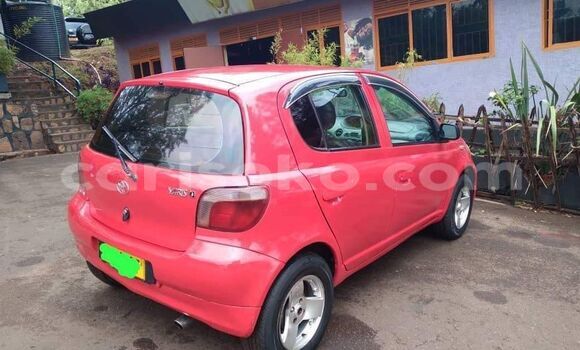 Acheter Occasion Voiture Toyota Yaris Rouge à Gasarenda, Rwanda Acheter Occasion Voiture Toyota Yaris Rouge à Gasarenda, Rwanda