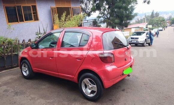 Acheter Occasion Voiture Toyota Yaris Rouge à Gasarenda, Rwanda Acheter Occasion Voiture Toyota Yaris Rouge à Gasarenda, Rwanda