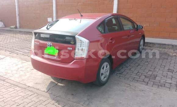 Acheter Occasion Voiture Toyota Prius Rouge à Gasarenda, Rwanda Acheter Occasion Voiture Toyota Prius Rouge à Gasarenda, Rwanda