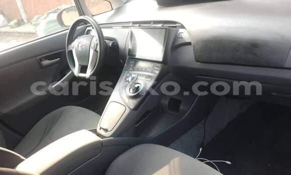 Acheter Occasion Voiture Toyota Prius Rouge à Gasarenda, Rwanda Acheter Occasion Voiture Toyota Prius Rouge à Gasarenda, Rwanda