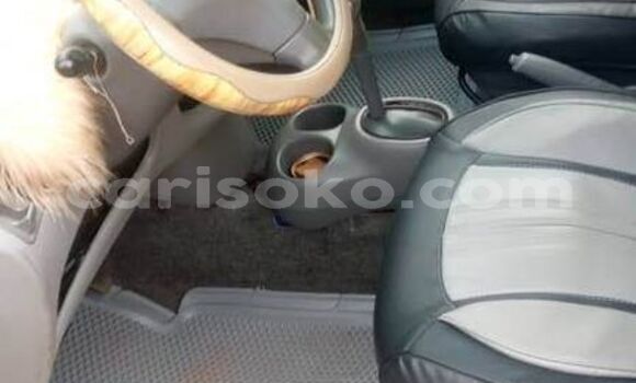 Sayi Na hannu Toyota Vitz Bleu Mota in Gicumbi a Rwanda Sayi Na hannu Toyota Vitz Bleu Mota in Gicumbi a Rwanda