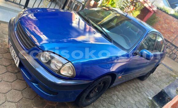 Sayi Na hannu Toyota Avensis Bleu Mota in Gasarenda a Rwanda Sayi Na hannu Toyota Avensis Bleu Mota in Gasarenda a Rwanda