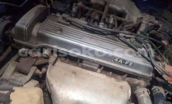 Sayi Na hannu Toyota Avensis Bleu Mota in Gasarenda a Rwanda Sayi Na hannu Toyota Avensis Bleu Mota in Gasarenda a Rwanda