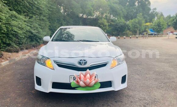 Sayi Na hannu Toyota Camry White Mota in Gikongoro a Gikongoro Sayi Na hannu Toyota Camry White Mota in Gikongoro a Gikongoro