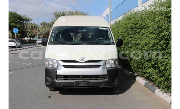 Acheter Import Voiture Toyota Hiace Blanc à Import - Dubai, Rwanda Acheter Import Voiture Toyota Hiace Blanc à Import - Dubai, Rwanda