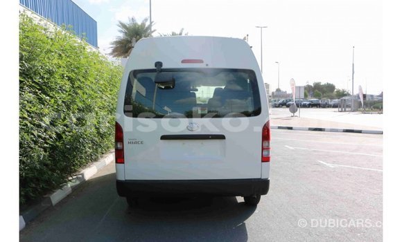Acheter Import Voiture Toyota Hiace Blanc à Import - Dubai, Rwanda Acheter Import Voiture Toyota Hiace Blanc à Import - Dubai, Rwanda