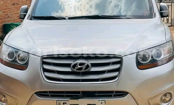 Acheter Occasion Voiture Hyundai Santa Fe Blanc à Musanze, Rwanda Acheter Occasion Voiture Hyundai Santa Fe Blanc à Musanze, Rwanda