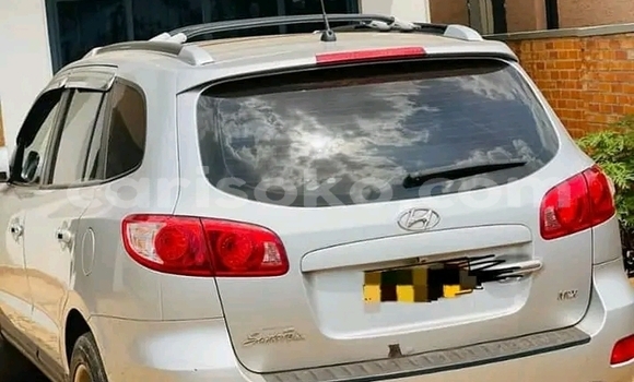 Acheter Occasion Voiture Hyundai Santa Fe Blanc à Musanze, Rwanda Acheter Occasion Voiture Hyundai Santa Fe Blanc à Musanze, Rwanda