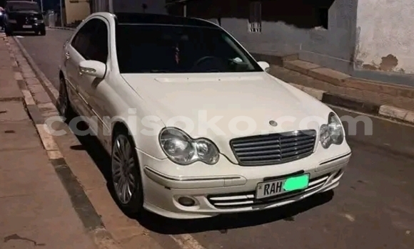 Acheter Occasion Voiture Mercedes-Benz AMG GLC Blanc à Bokwango, Rwanda Acheter Occasion Voiture Mercedes-Benz AMG GLC Blanc à Bokwango, Rwanda