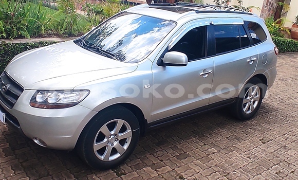 Acheter Occasion Voiture Hyundai Santa Fe Grey/silver à Kigali, Rwanda Acheter Occasion Voiture Hyundai Santa Fe Grey/silver à Kigali, Rwanda