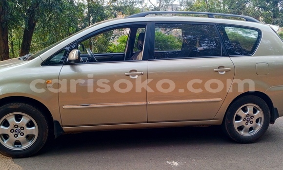 Acheter Occasion Voiture Toyota Avensis Verso Beige à Kigali, Rwanda Acheter Occasion Voiture Toyota Avensis Verso Beige à Kigali, Rwanda