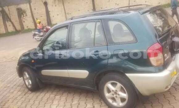 Acheter Occasion Voiture Toyota RAV4 Bleu à Kigali, Rwanda Acheter Occasion Voiture Toyota RAV4 Bleu à Kigali, Rwanda