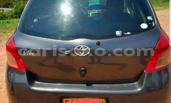 Acheter Occasion Voiture Toyota Vitz Beige à Kigali, Rwanda Acheter Occasion Voiture Toyota Vitz Beige à Kigali, Rwanda